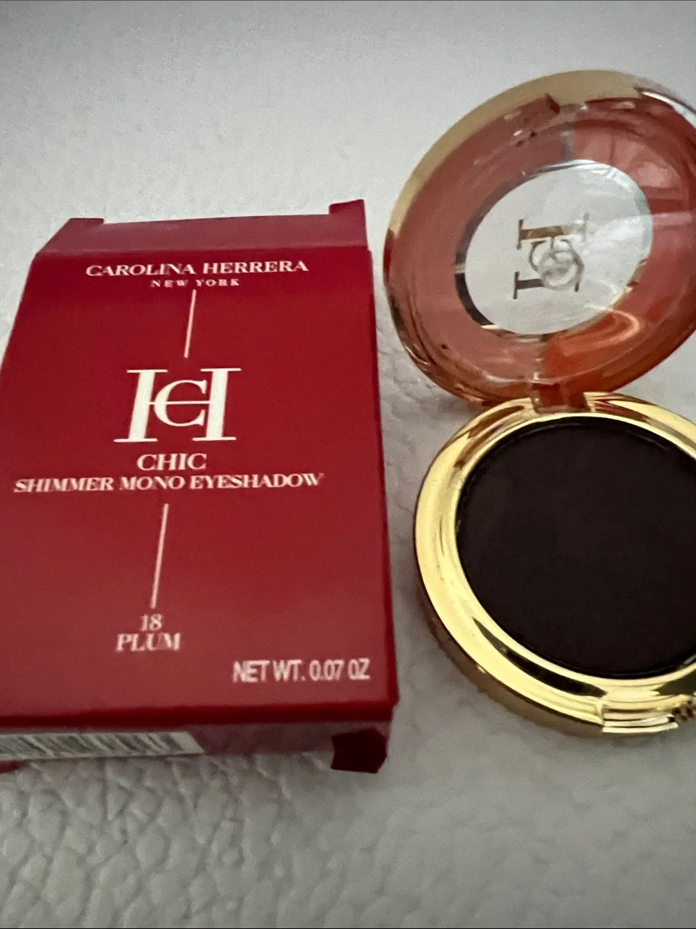 Carolina Herrera Eyeshadow Compact in Plum